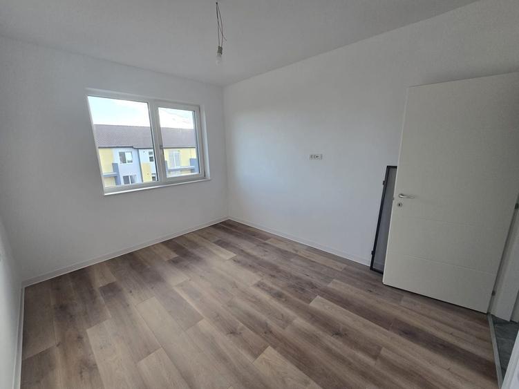 Apartament cu 2 camere decomandat în Girocului