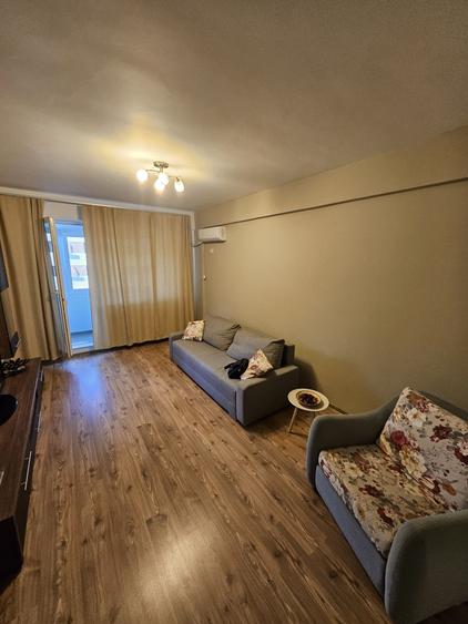 Apartament cu 2 camere decomandat în Titan