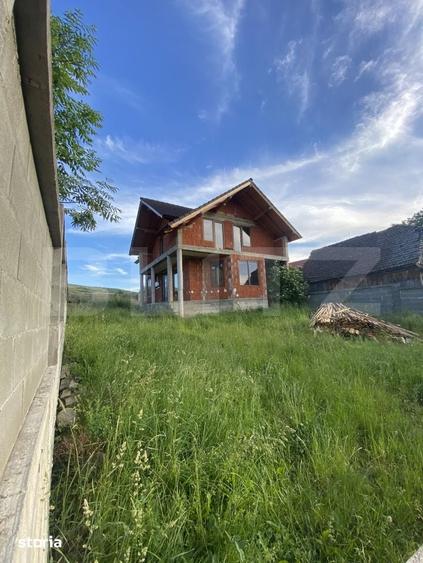 Casă cu 4 camere cu Teren 1471 Mp în Dumitrița