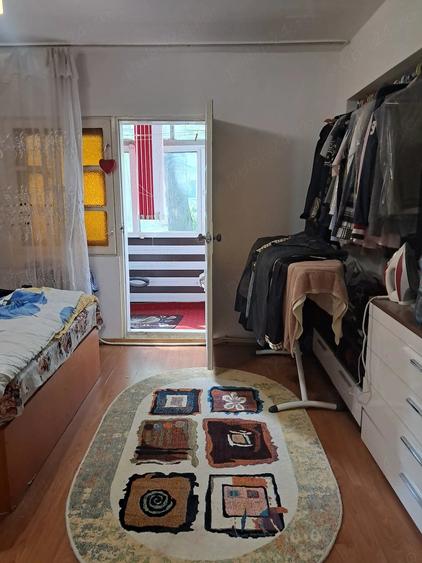 Apartament cu 3 camere decomandat în Buzaului