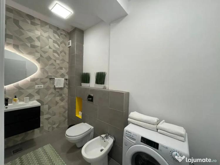 Apartament cu 3 camere semidecomandat în Nord