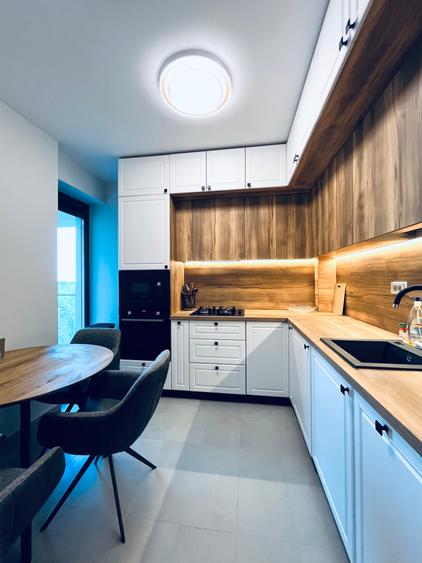 Apartament cu 3 camere decomandat în P-ta Presei Libere