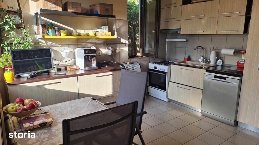 Casă cu 5 camere cu Teren 1000 Mp în Priseaca