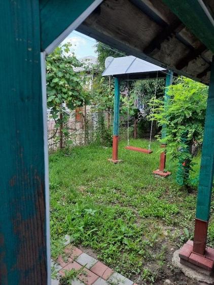 Casă cu 4 camere cu Garaj în Cocorăștii Colț