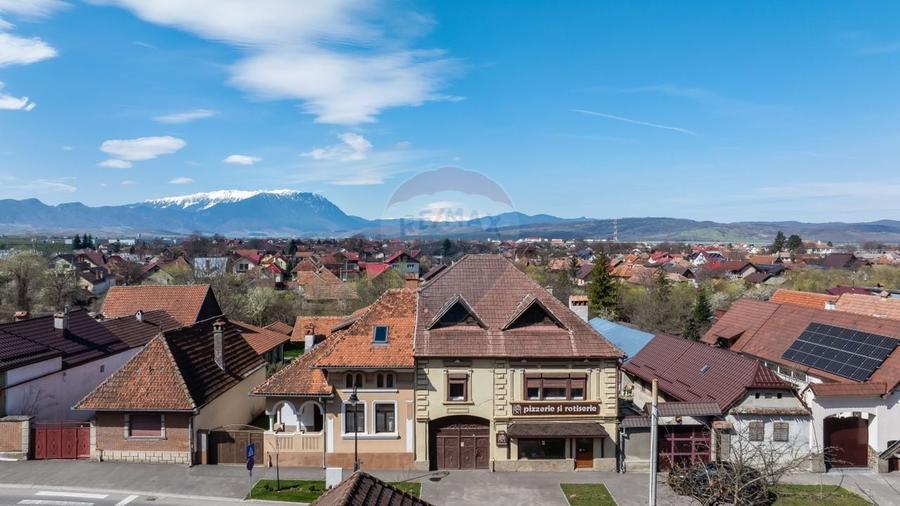 Casă cu 7 camere cu Teren 450 Mp în Central