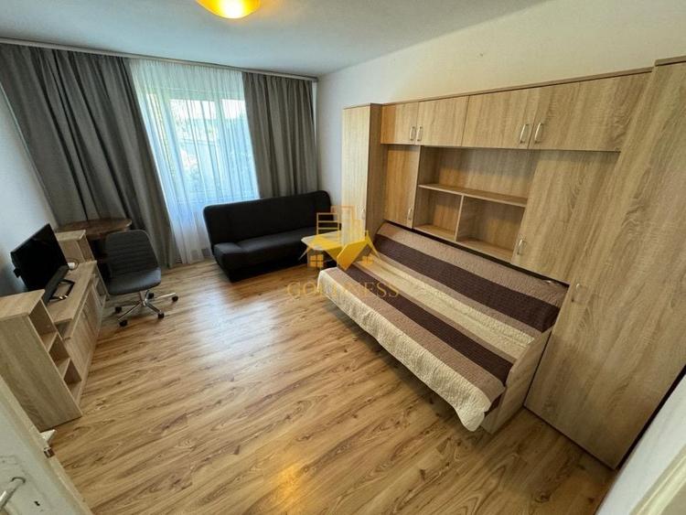 Apartament cu 2 camere semidecomandat, mobilat în P-ța Mihai Viteazul