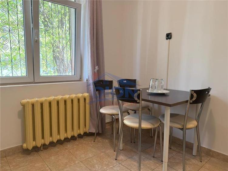 Garsonieră decomandată în Vitan