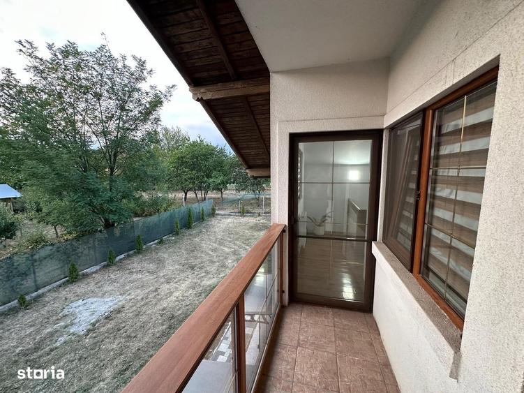 Casă cu 4 camere decomandat în Central
