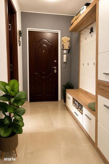 Apartament cu 2 camere semidecomandat, mobilat în Est