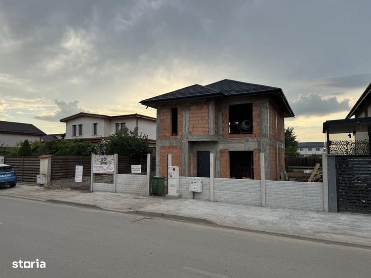 Casă cu 4 camere cu Teren 426 Mp în Central