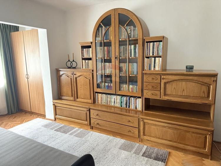 Apartament cu 3 camere decomandat, mobilat în Zorilor