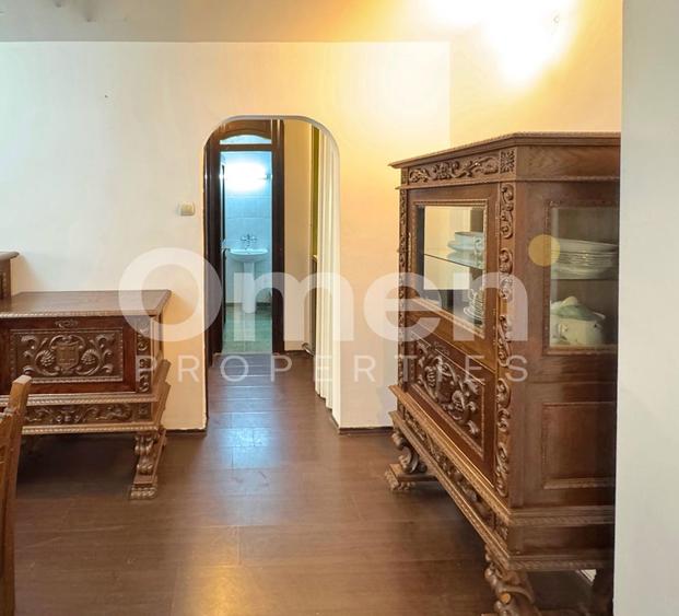 Apartament cu 4 camere semidecomandat, mobilat în Central