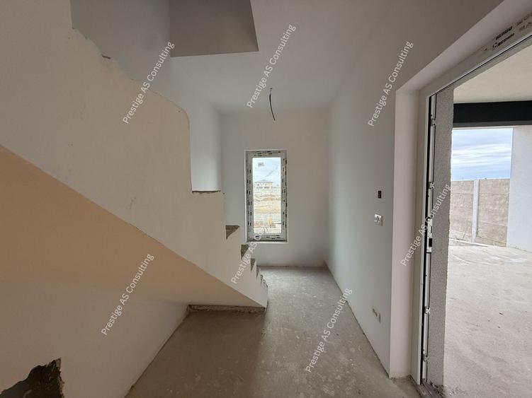 Duplex cu 4 camere cu Canalizare în Giarmata