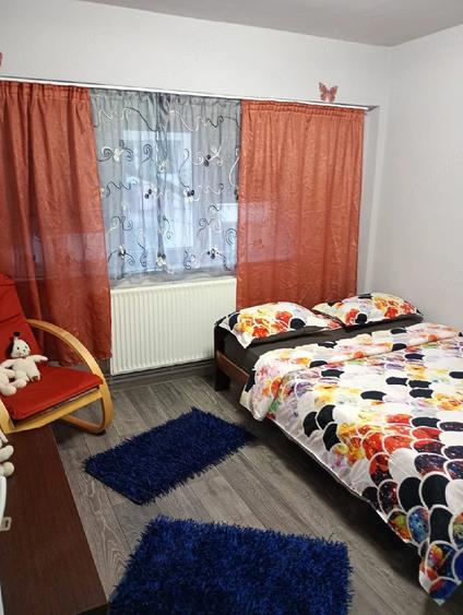 Apartament cu 3 camere semidecomandat în Micro 3