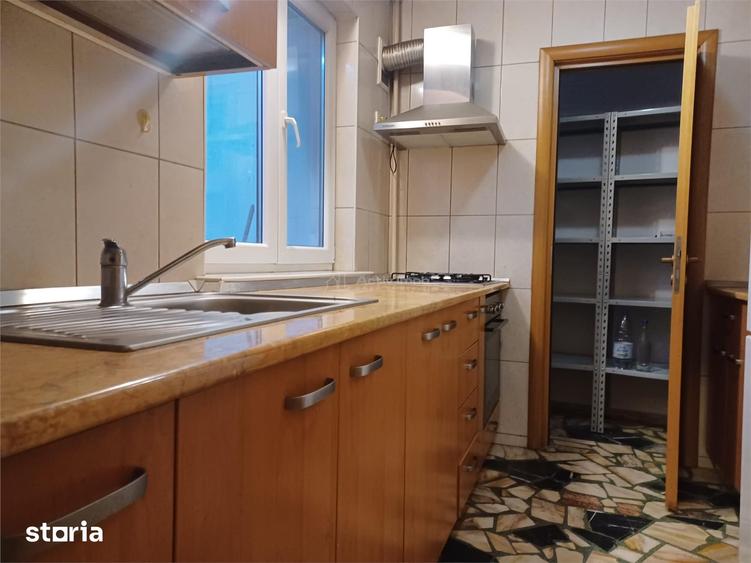 Apartament cu 3 camere decomandat în Victoriei
