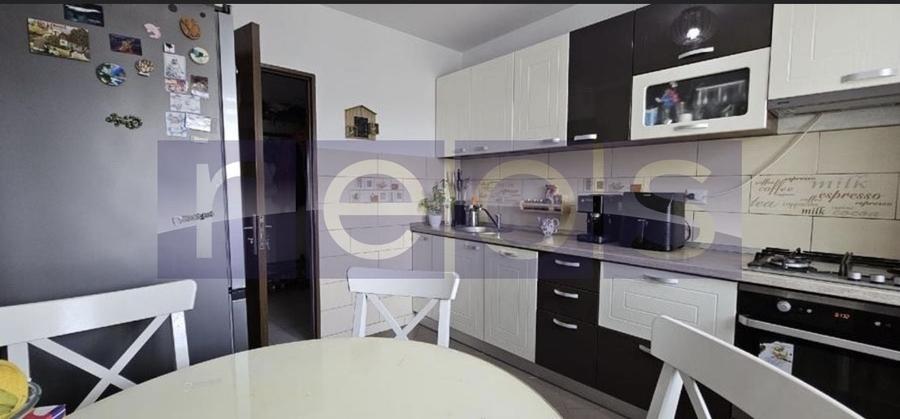 Apartament cu 3 camere semidecomandat în Dristor