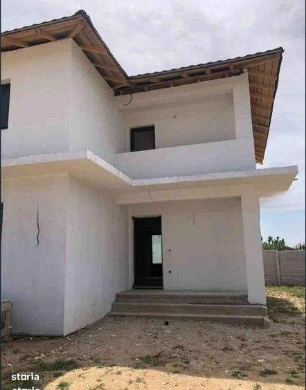 Casă cu 4 camere în Preajba