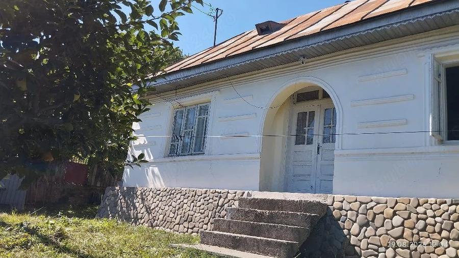Casă cu Teren 1900 Mp în Sascut