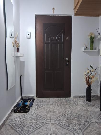 Apartament cu 2 camere semidecomandat în Mircea cel Bătrân