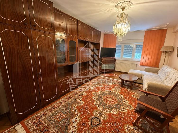 Apartament cu 3 camere decomandat, mobilat în Spitalul Județean