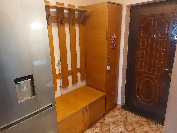 Garsonieră decomandată în Vest