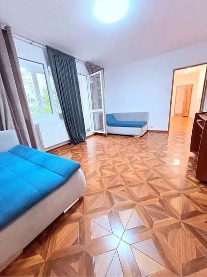 Apartament cu 4 camere semidecomandat în Circumvalațiunii
