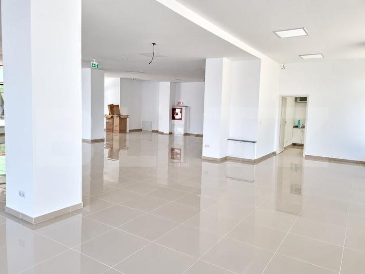 Spațiu comercial, de 200 mp, în Calea Moldovei