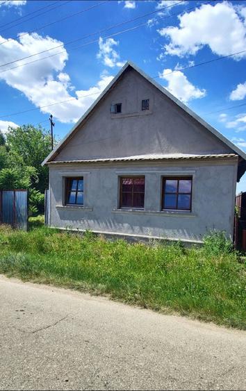 Casă cu 2 camere cu Teren 1400 Mp în Cheșa