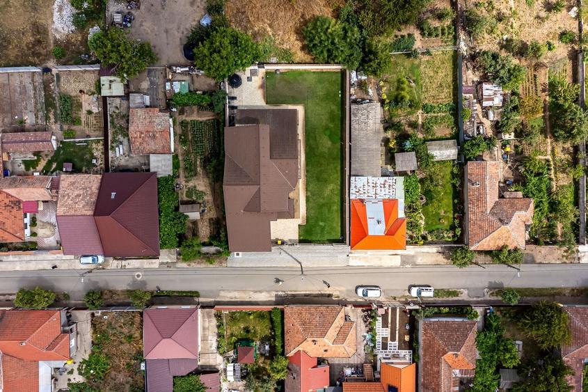 Casă individuală cu 5 camere cu Canalizare în 6 Vânători