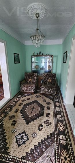 Casă cu 3 camere cu Teren 2796 Mp în Central
