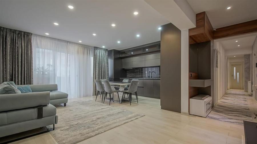 Apartament cu 4 camere decomandat, mobilat în Tractorul