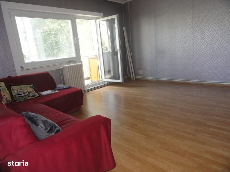 Apartament cu 4 camere decomandat în Micălaca