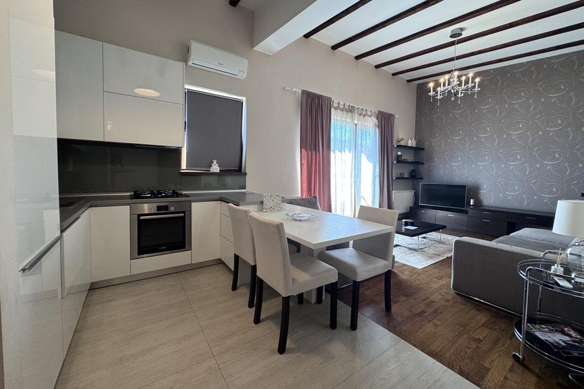 Apartament cu 3 camere semidecomandat în Europa