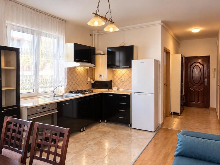 Apartament cu 3 camere semidecomandat în Dâmbul Rotund