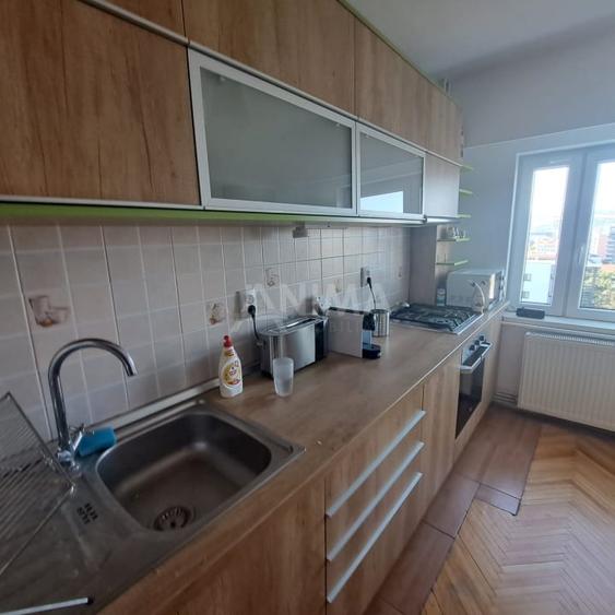 Apartament cu 3 camere decomandat, mobilat în Central