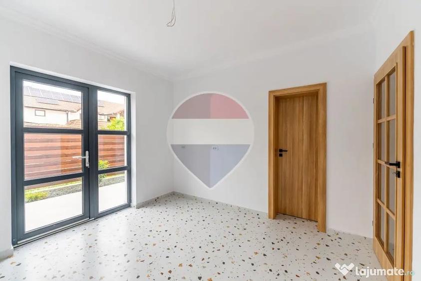 Casă cu 4 camere cu Teren 230 Mp în Central