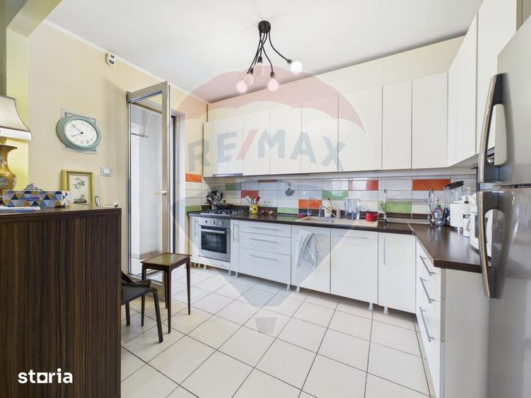 Apartament cu 4 camere decomandat în Văcăresti