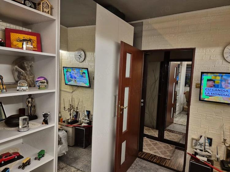 Apartament cu 4 camere decomandat în Mazepa 1