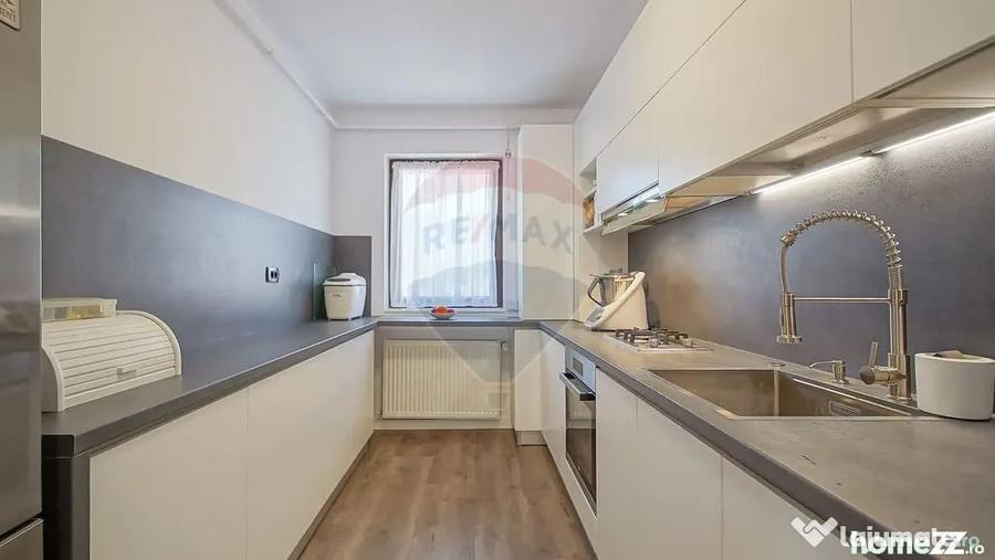 Apartament cu 5 camere decomandat în Noua