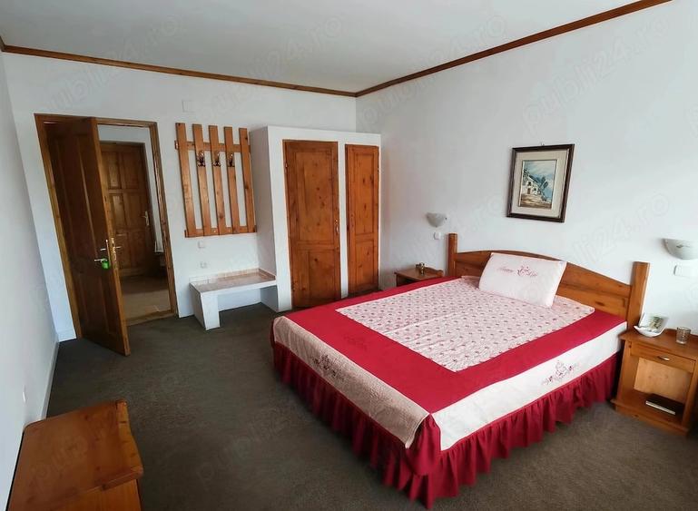 Casă cu 10 camere cu Teren 480 Mp în Bran