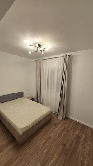 Apartament cu 3 camere decomandat în Runcu