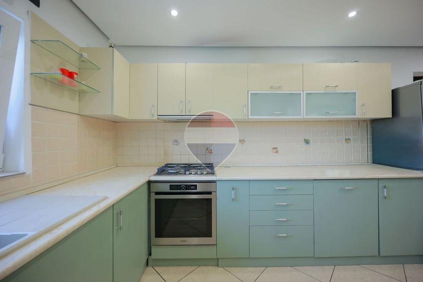 De vânzare apartament cu 4 camere și un loc de parcare, în Rogerius - 21