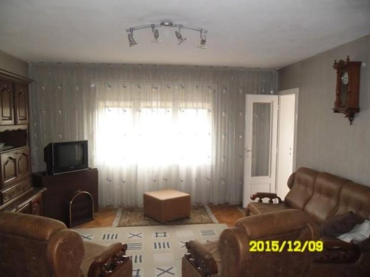 Apartament cu 4 camere semidecomandat în Intim