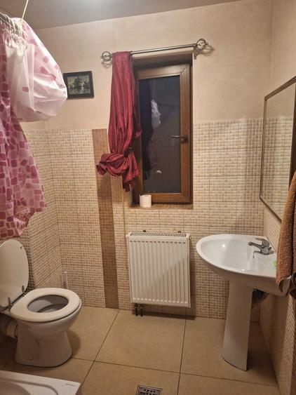 Casă cu 4 camere cu Teren 100 Mp în 1 Decembrie