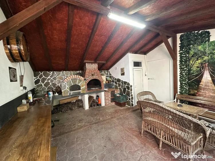 Casă cu 6 camere cu Teren 2250 Mp în Fulga