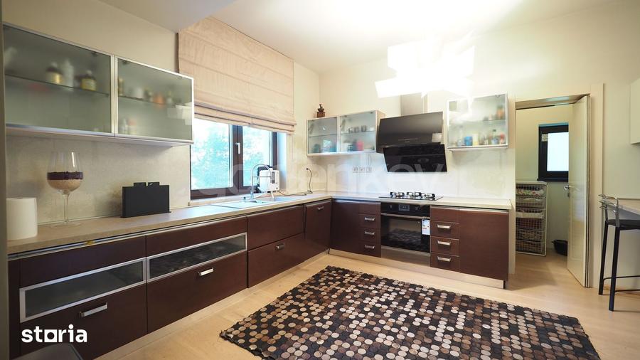 Casă cu 5 camere cu Teren 750 Mp în Central