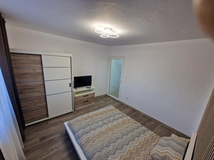 Proprietar închiriez apartament  2 dormitoare - 4