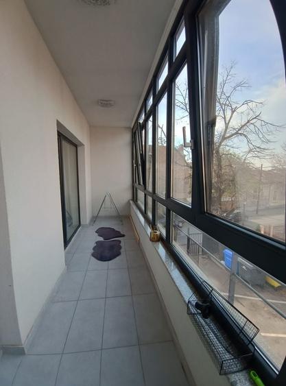 Apartament cu 3 camere decomandat în Cotu