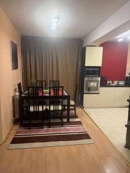 Apartament cu 4 camere semidecomandat, mobilat în Roșu