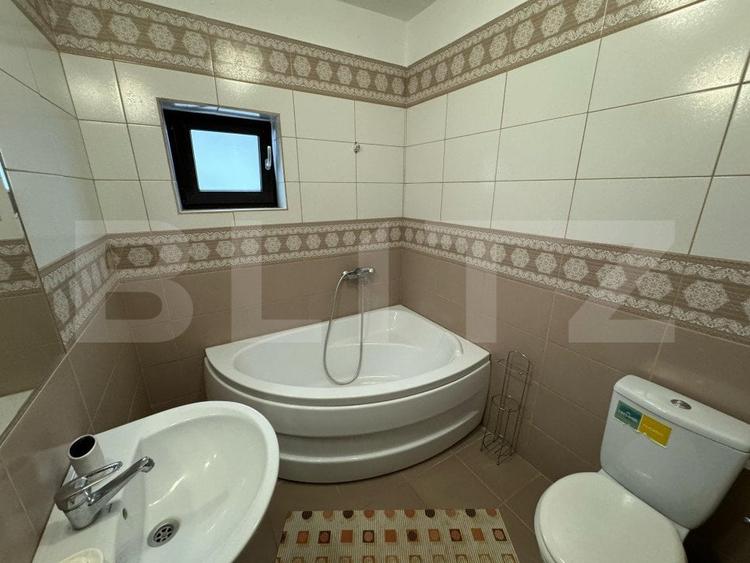Apartament cu 3 camere semidecomandat, mobilat în Exterior Est